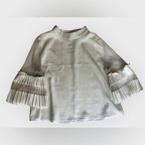 Very J white blouse, mesh sleeve w/ a bell ending, size L